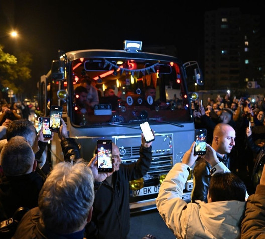 Ferdi Tayfur'un hayranları, hastaneye akın etti