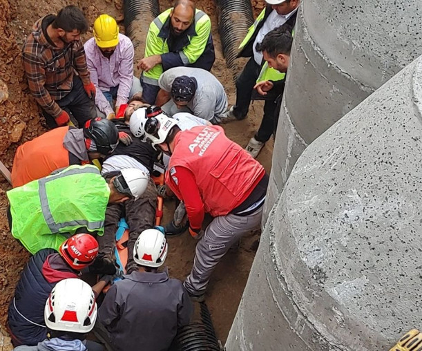 Bodrum'da inşaat alanında heyelan: İki işçi kurtarıldı