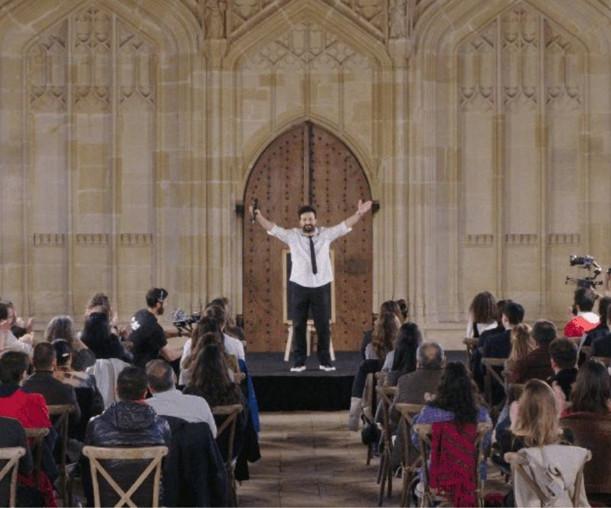 Hasan Can Kaya, bu kez Oxford'da kahkahaya boğdu