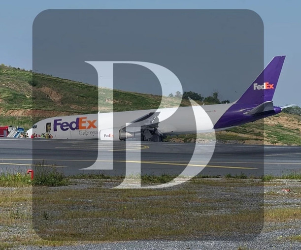Fedex uçağını gövde üstü kadın pilot indirdi