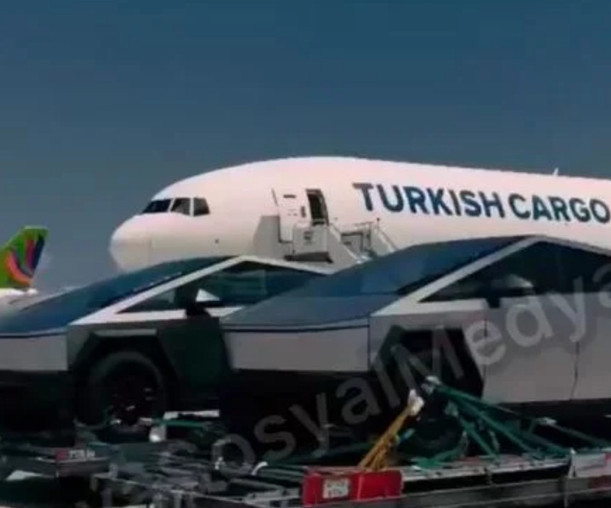 Tesla Cybertruck İstanbul Havalimanı'nda
