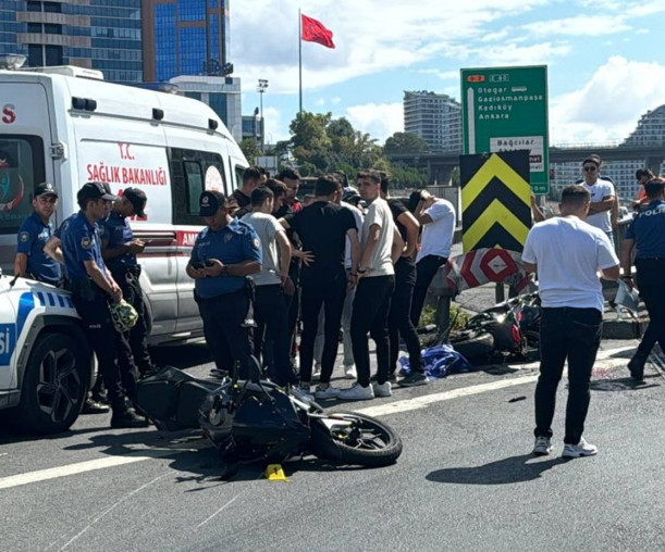 Yunus timinde görevli polis motosikletle bariyerlere çarpıp öldü