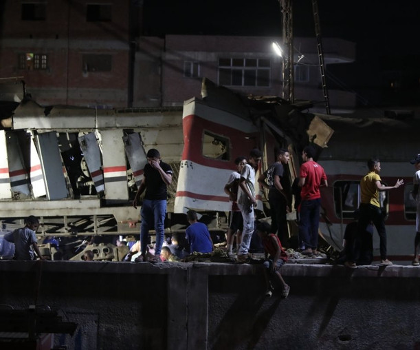 Mısır'da iki tren çarpıştı: 3 kişi öldü, 49 kişi yaralandı