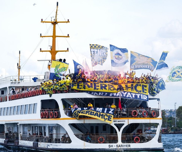 Fenerbahçeli taraftarlar Kadıköy'e akın ediyor