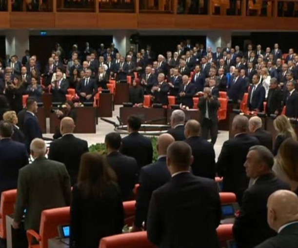 Beş yıl sonra ilk: CHP'liler TBMM Genel Kurulu'nda Erdoğan'ı ayakta karşıladı