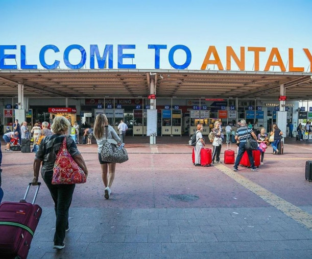 Antalya Havalimanı'nın tuvaletinde yeni doğmuş bebek bulundu