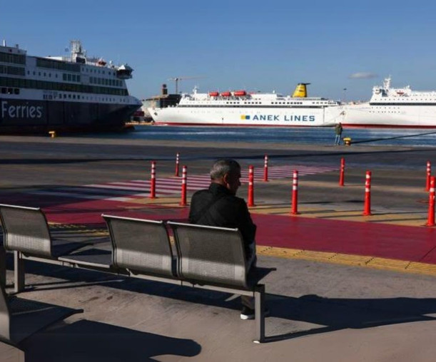 Yunanistan'daki grev deniz ulaşımını durdurdu