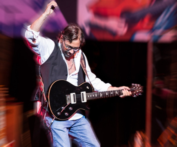 Dünyanın en iyi gitaristlerinden biri olan Al Di Meola İstanbul'a geliyor