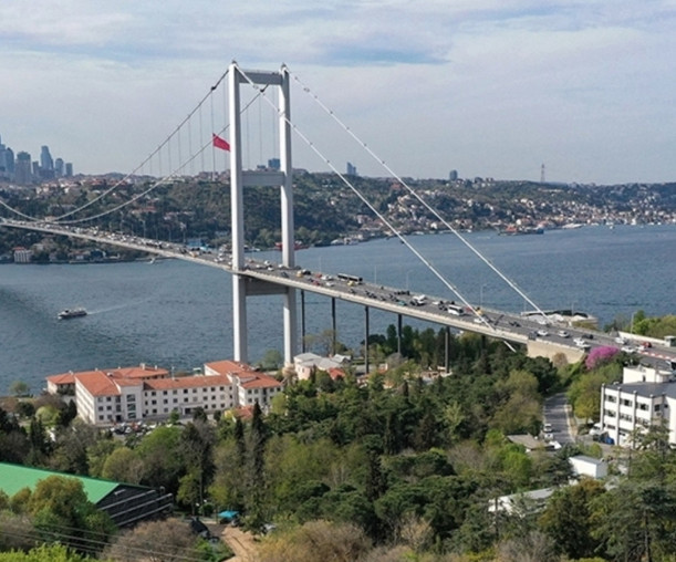 İstanbul Boğazı'nda gemi trafiği çift yönlü askıya alındı