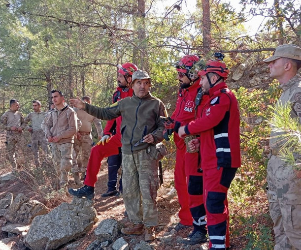 Komando timleri kayıp mantar avcısını arıyor