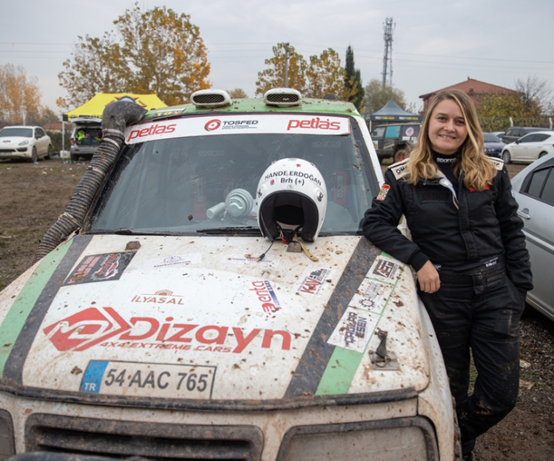 Off-road tutkunu kadın doktor Hande Erdoğan pistlerde rüzgar estiriyor