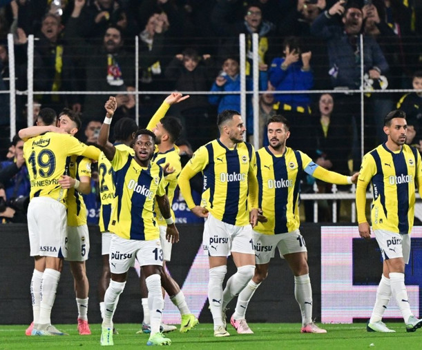 Fenerbahçe fırsatı kaçırmadı, zirveyle puan farkını 3'e indirdi