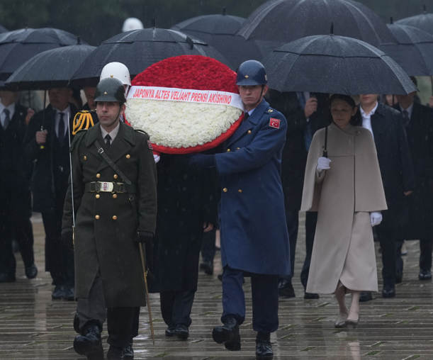 Japonya Veliaht Prensi Fumihito ve Veliaht Prensesi Kiko, Anıtkabir'i ziyaret etti