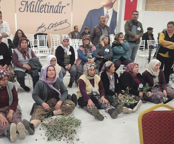 Muğla Meclisi’nde zeytinli fabrika eylemi