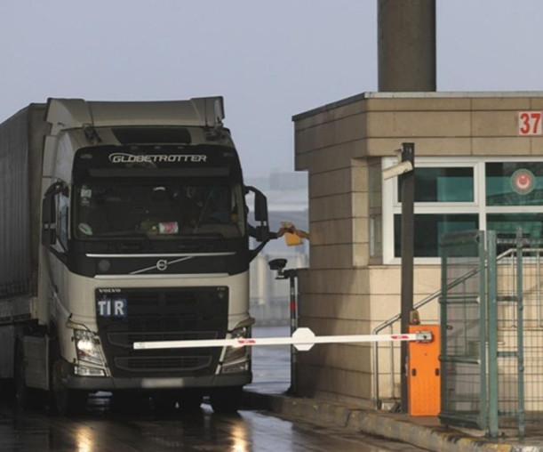 Türkiye-Azerbaycan transit geçiş belgesi kotası 35 binden 100 bine yükseltildi