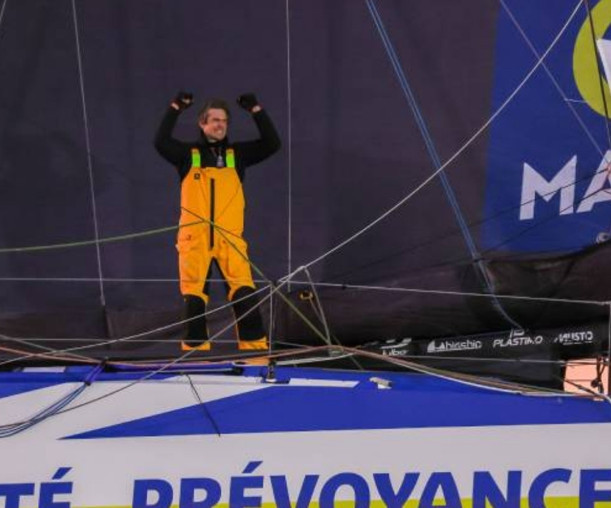 Charlie Dalin, Vendée Globe yarışını rekor kırarak kazandı