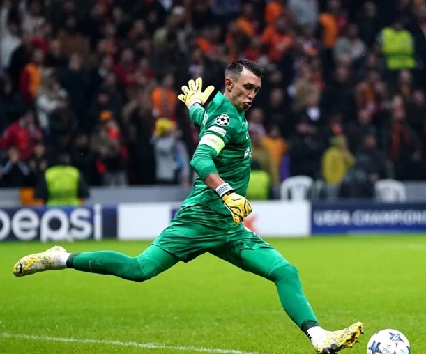 Sarı kırmızılıların kaptanı Fernando Muslera bir rekoru daha kırdı