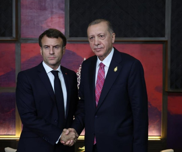 Cumhurbaşkanı Erdoğan, Fransa Cumhurbaşkanı Macron'la görüştü, AB'nin Suriye'ye yönelik yaptırımlarını kaldırmasını istedi