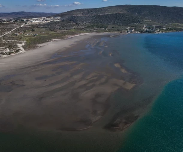 Didim ve Çeşme'de deniz suyu kıyıdan yaklaşık 300 metre çekildi