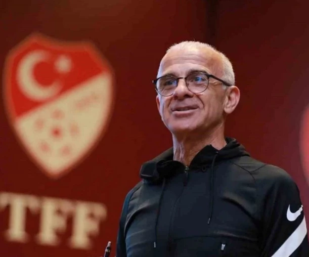 Dün gece hastaneye kaldırılan Fenerbahçe'nin efsanelerinden Oğuz Çetin'in sağlık durumu iyi, tedbir amaçlı olarak 3 gün yoğun bakımda kalacak