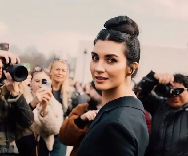 Tuba Büyüküstün'ün Dior'la zamanda yolculuğu