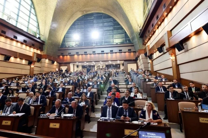 CHP Grubu, Ekrem İmamoğlu görevinin başına dönünceye kadar İBB Meclis'ini terk etmeme kararı aldı