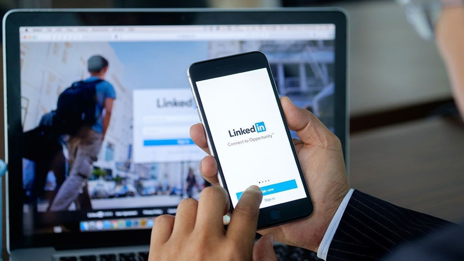 LinkedIn gelirlerini artırmanın yolunu test ediyor