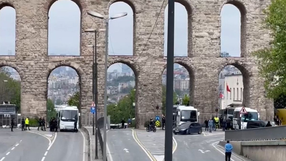 İstanbul'da  kapatılan bazı yollar trafiğe açıldı