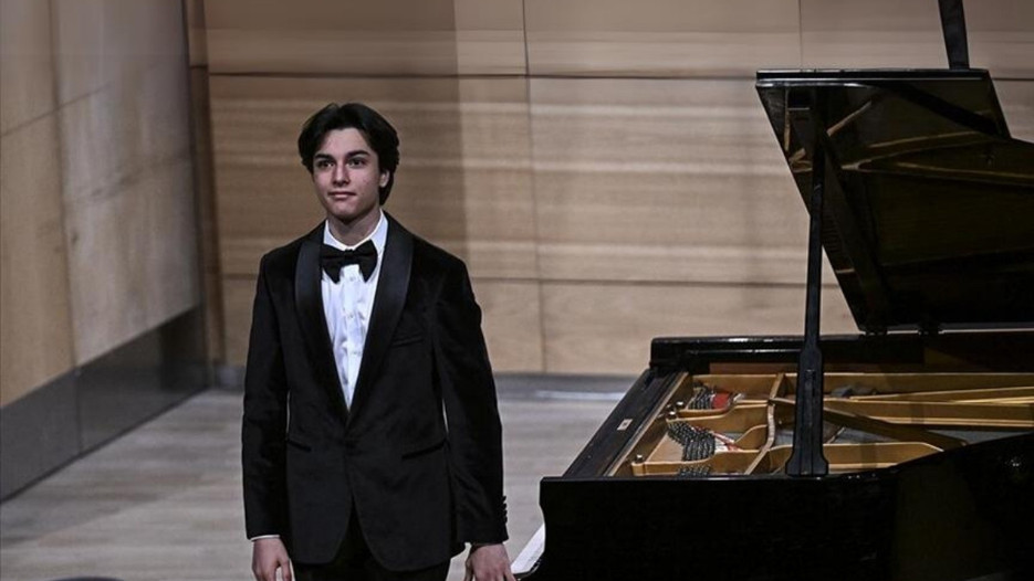 16 yaşındaki piyanistin hayran bırakan performansı