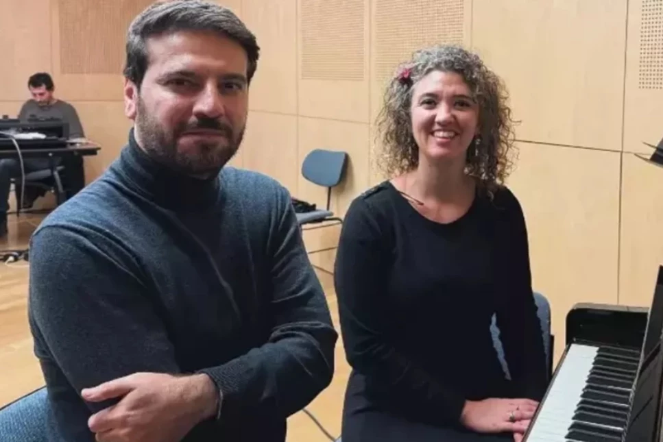 Fransız sanatçı Eléonore Fourniau, Sami Yusuf ile birlikte Fransa’da verdiği “L’Amour Vivant” adlı konserde uzun hava okudu.