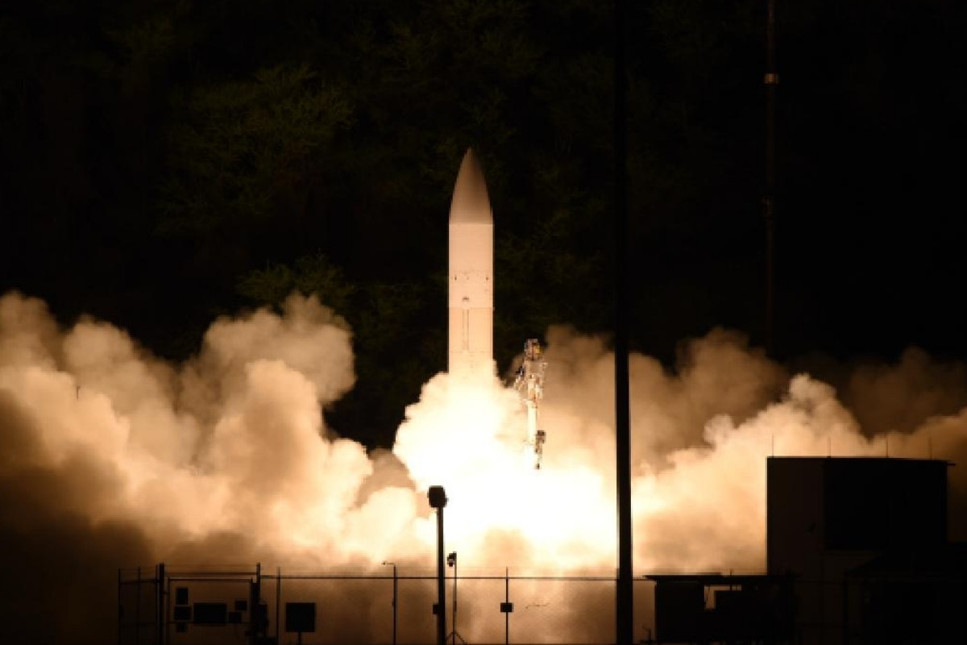 Kuzey Kore lideri Kim, yeni orta menzilli hipersonik füze testini denetledi