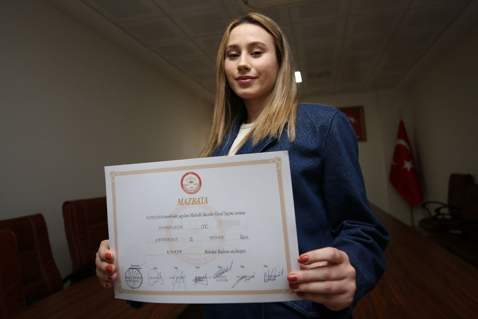 En genç belediye başkanı Zeynep Çelik mazbatasını aldı