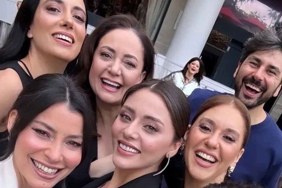 Kızılcık Şerbeti ekibi Cannes sokaklarında