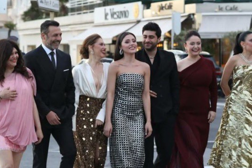 Kızılcık Şerbeti Cannes sokaklarında