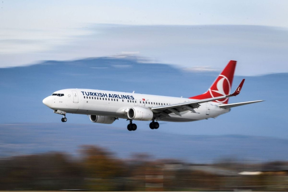 THY uçağının kokpit camı çatladı İstanbul'a acil iniş yaptı