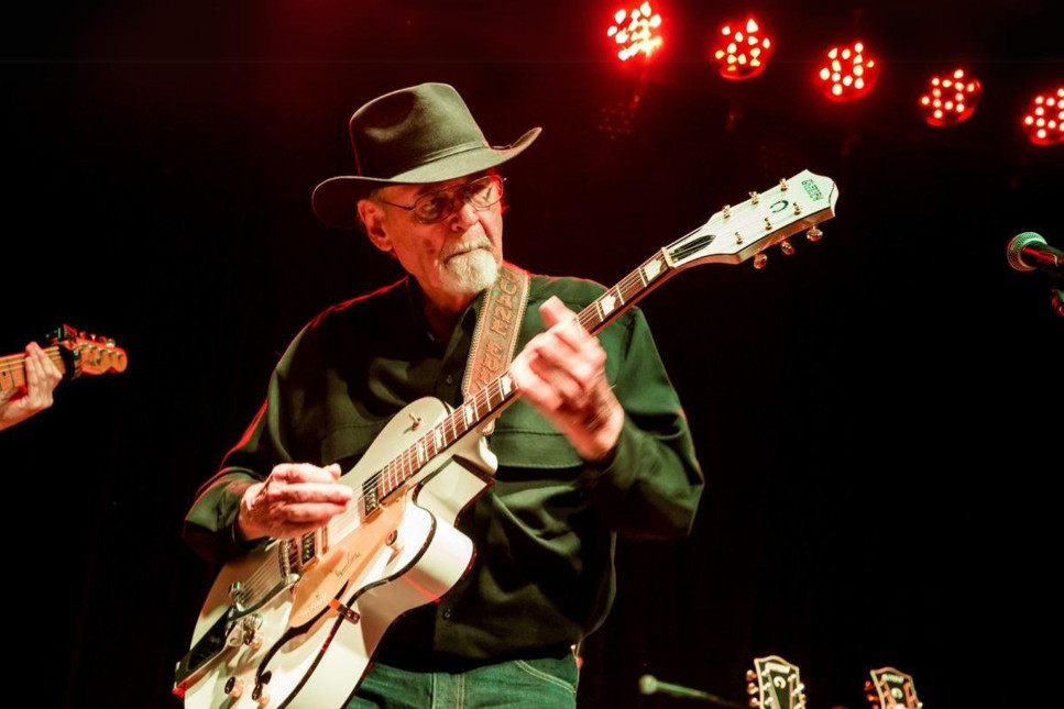 'King of Twang'ın gitaristi Duane Eddy 86 yaşında hayatını kaybetti