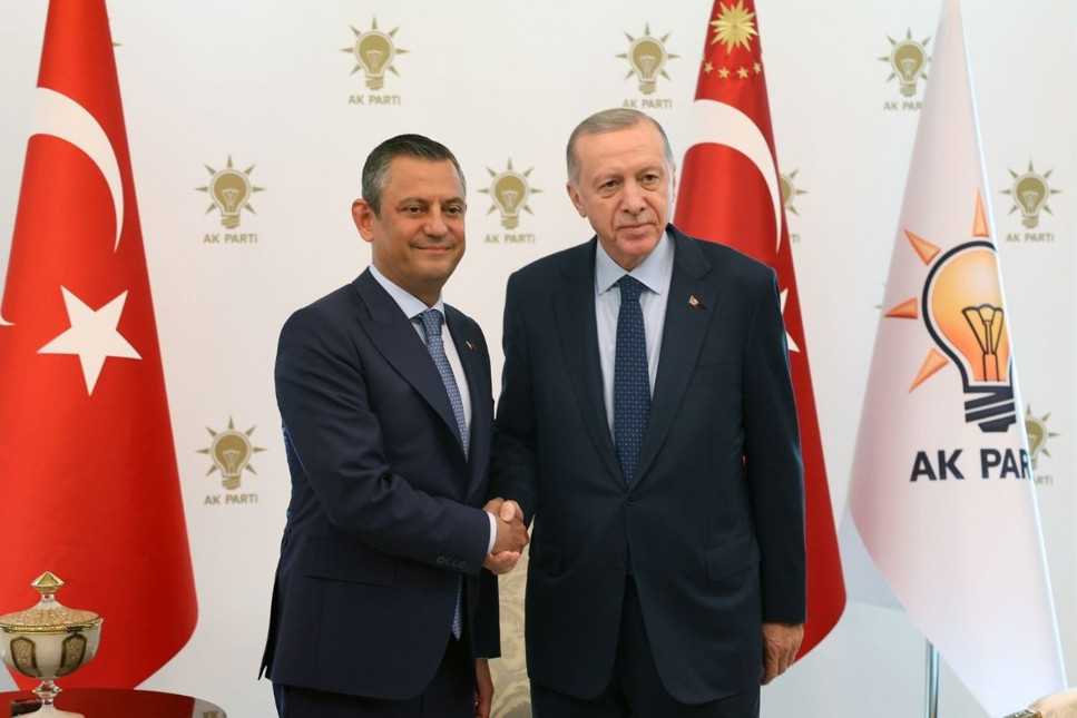 Erdoğan ve Özel görüşmesi başladı