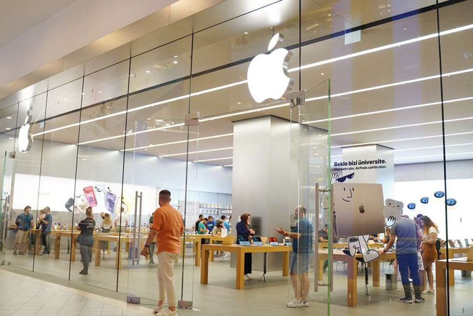 iPhone satışları azaldı; Apple'ın geliri düştü
