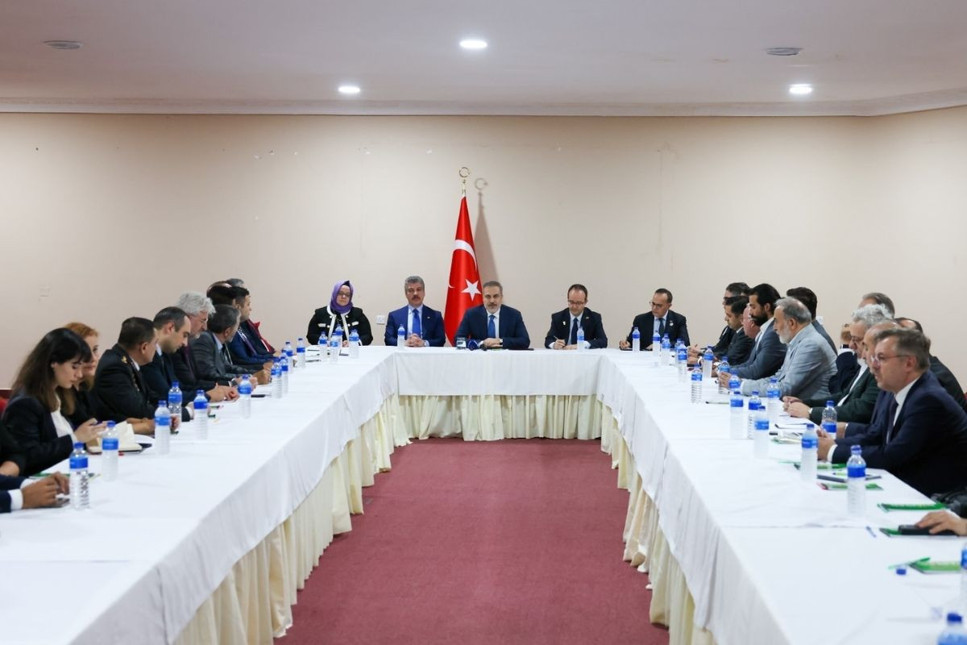 Hakan Fidan Gambiya'da Türk şirketlerinin temsilcileriyle görüştü