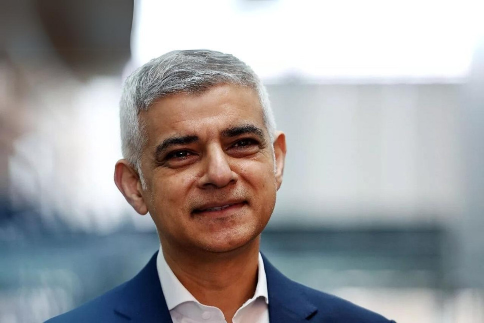 Londra'nın ilk Müslüman belediye başkanı üçüncü kez seçildi