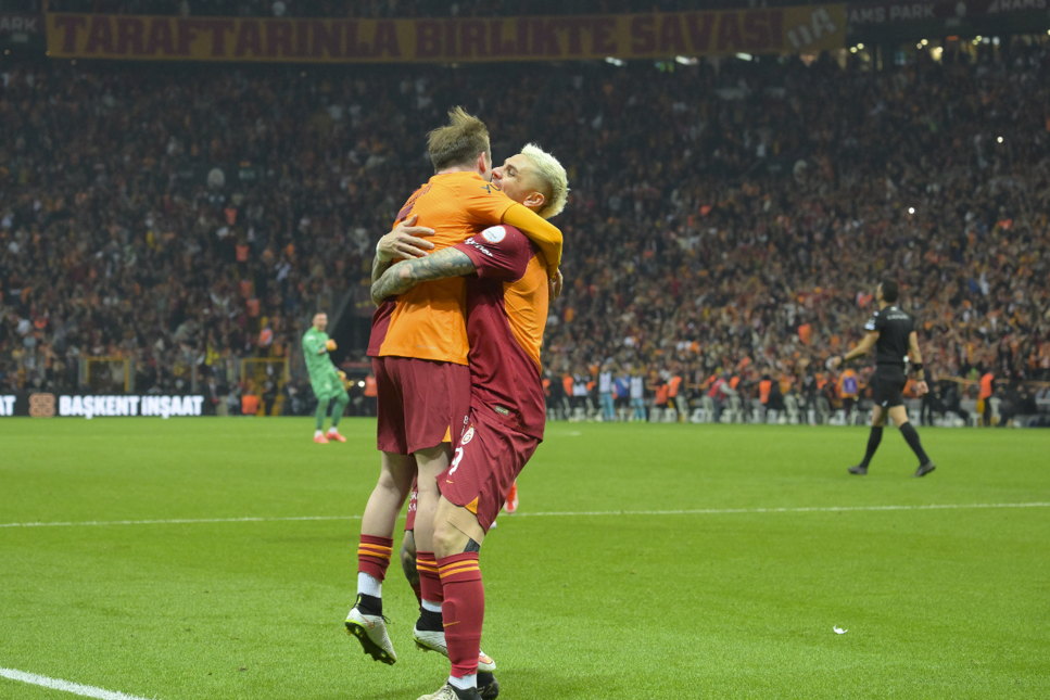 Rekorları kıra kıra ilerleyen Galatasaray, şampiyonluğa bir adım daha yaklaştı