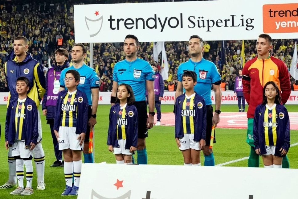 Derbi maçının hakemi Arda Kardeşler oldu