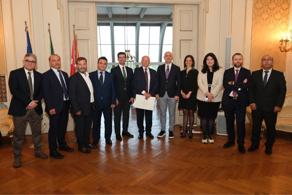 Kastamonu Entegre CEO'su Haluk Yıldız'a İtalya'dan şövalyelik nişanı