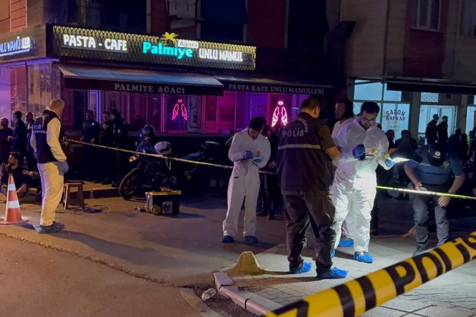 Üsküdar'daki bir kafede silahlı çatışma: 3 kişi öldü 5 kişi yaralandı.