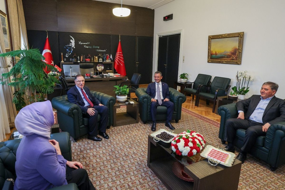CHP lideri Özgür Özel, Kamu Başdenetçisi Şeref Malkoç ile görüştü