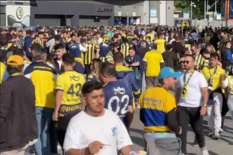Fenerbahçeli taraftarlar Ülker Stadyumu'na geldi, Fenerbahçe'nin ilk 11'i belli oldu