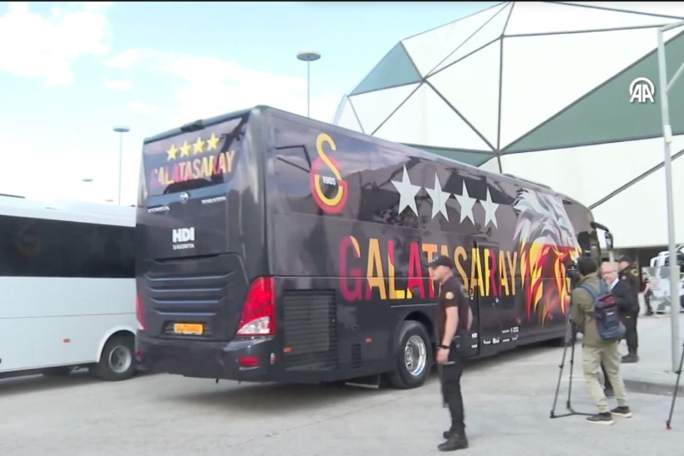 Galatasaray kafilesi, Konya Stadı'na geldi