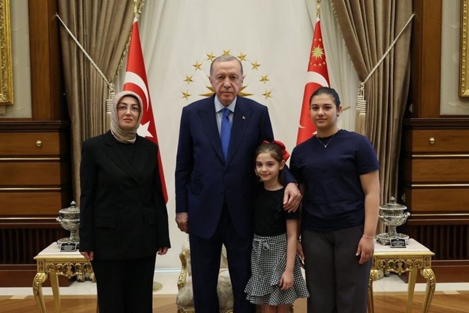 Cumhurbaşkanı Erdoğan, Sinan Ateş'in eşi ve kızlarıyla Beştepe'de görüştü
