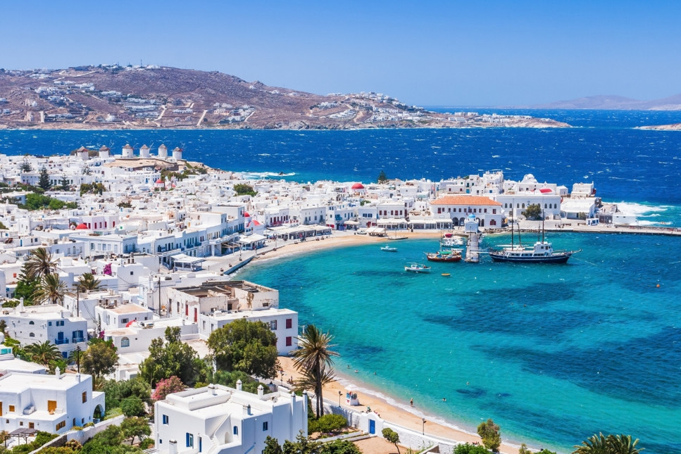 Yunan hükümetinden plajlara yasa dışı koyulan şezlonglar ve masalar için uygulama