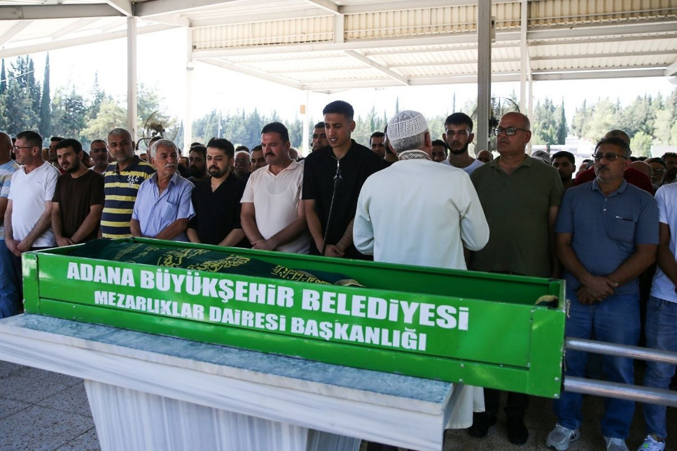 Fenerbahçe kalecisi İrfan Can Eğribayat babasını gözyaşlarıyla uğurladı